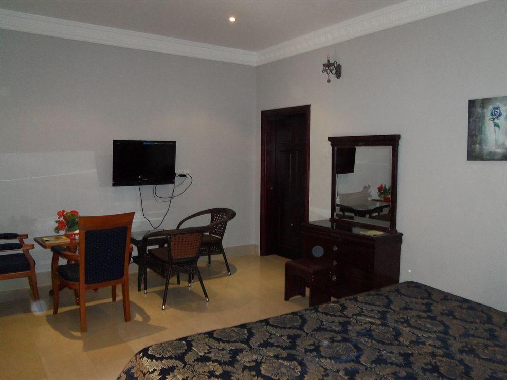 Royal Residence Hotel Apartments Umm al-Quwain Esterno foto