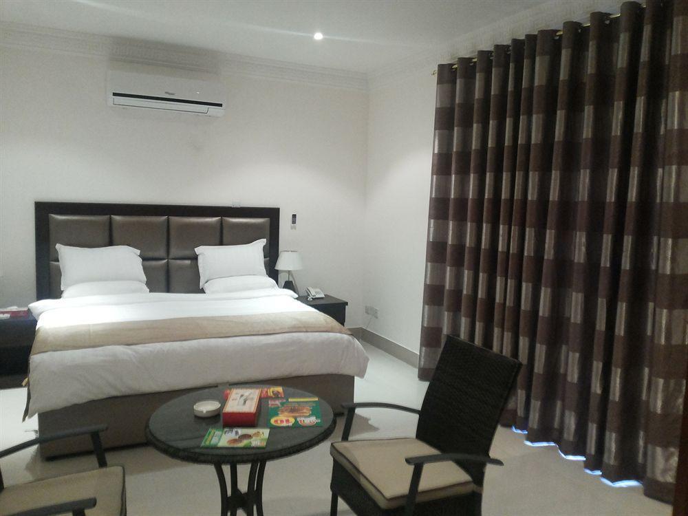 Royal Residence Hotel Apartments Umm al-Quwain Esterno foto