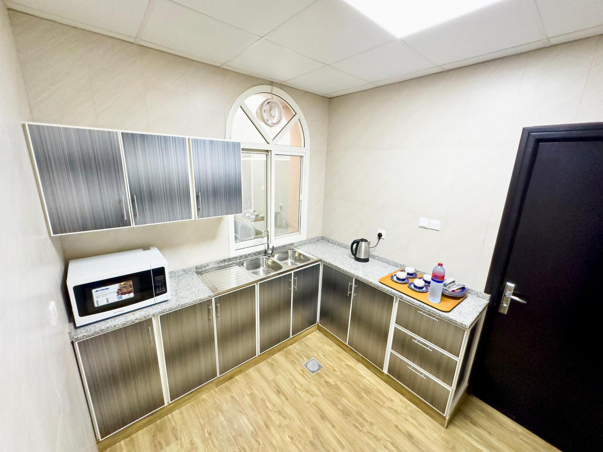 Royal Residence Hotel Apartments Umm al-Quwain Esterno foto