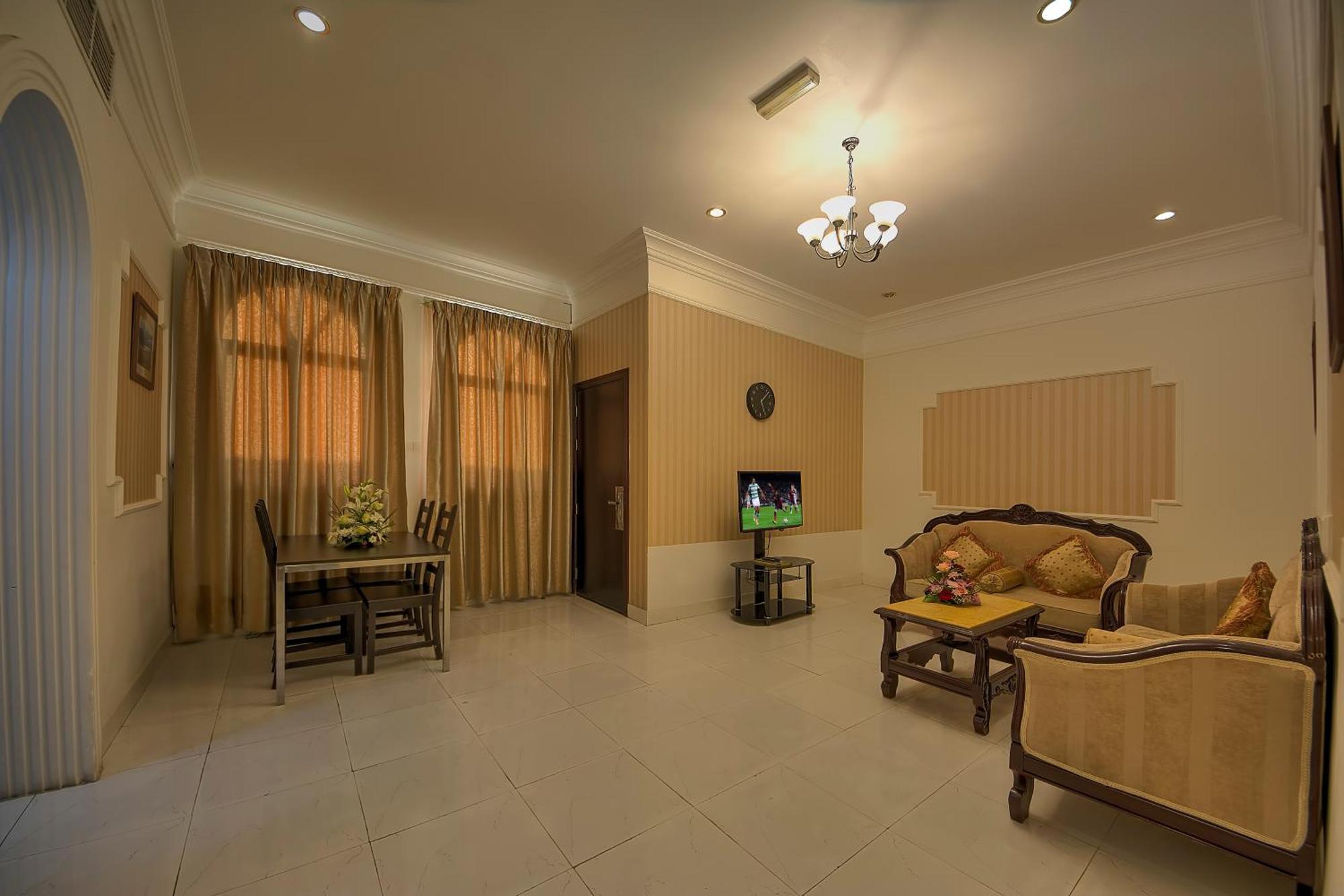 Royal Residence Hotel Apartments Umm al-Quwain Esterno foto