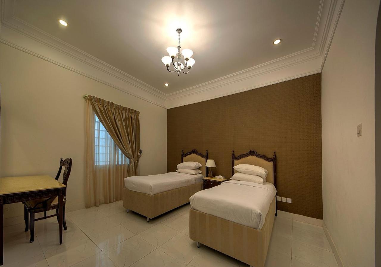 Royal Residence Hotel Apartments Umm al-Quwain Esterno foto